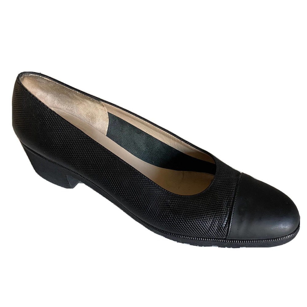 Salvatore Ferragamo Pump Black Textured Leather Almond Cap Toe Block Hee…